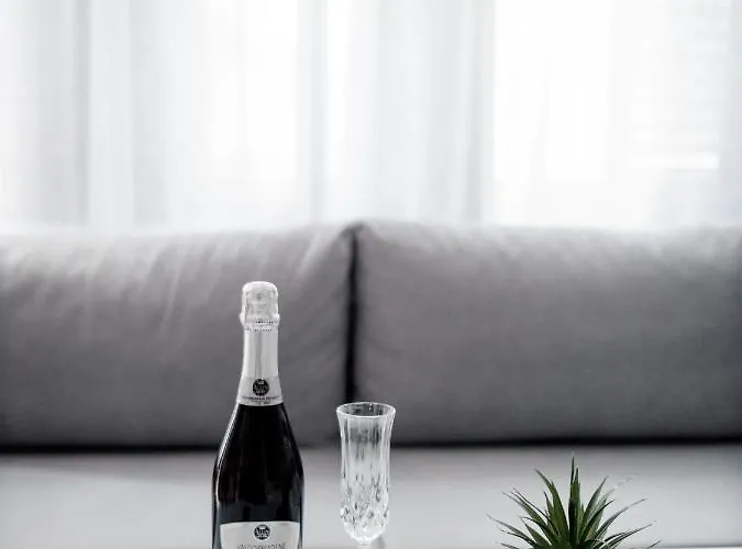 Dionis House 펜션 *